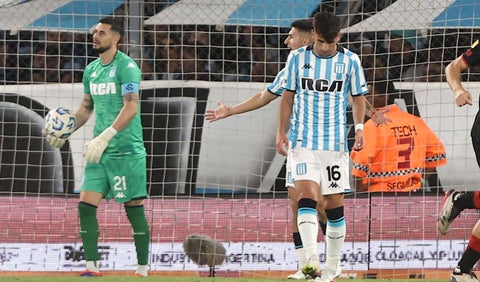 Luis Angulo hizo doblete en Central Córdoba vs Racing