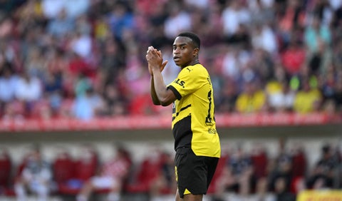 Youssoufa Moukoko con el Dortmund