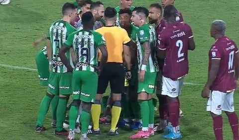 Expulsión de Sebastián Guzmán en Tolima vs . Nacional