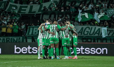 Efraín Juárez viaja a Bogotá sin un mediocampista clave