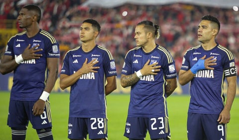 Jugadores de Millonarios cantando himno