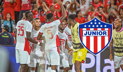 Jugadores del América y escudo de Junior