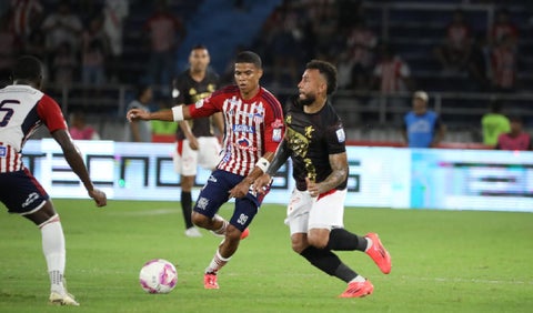 Junior busca jugador de América