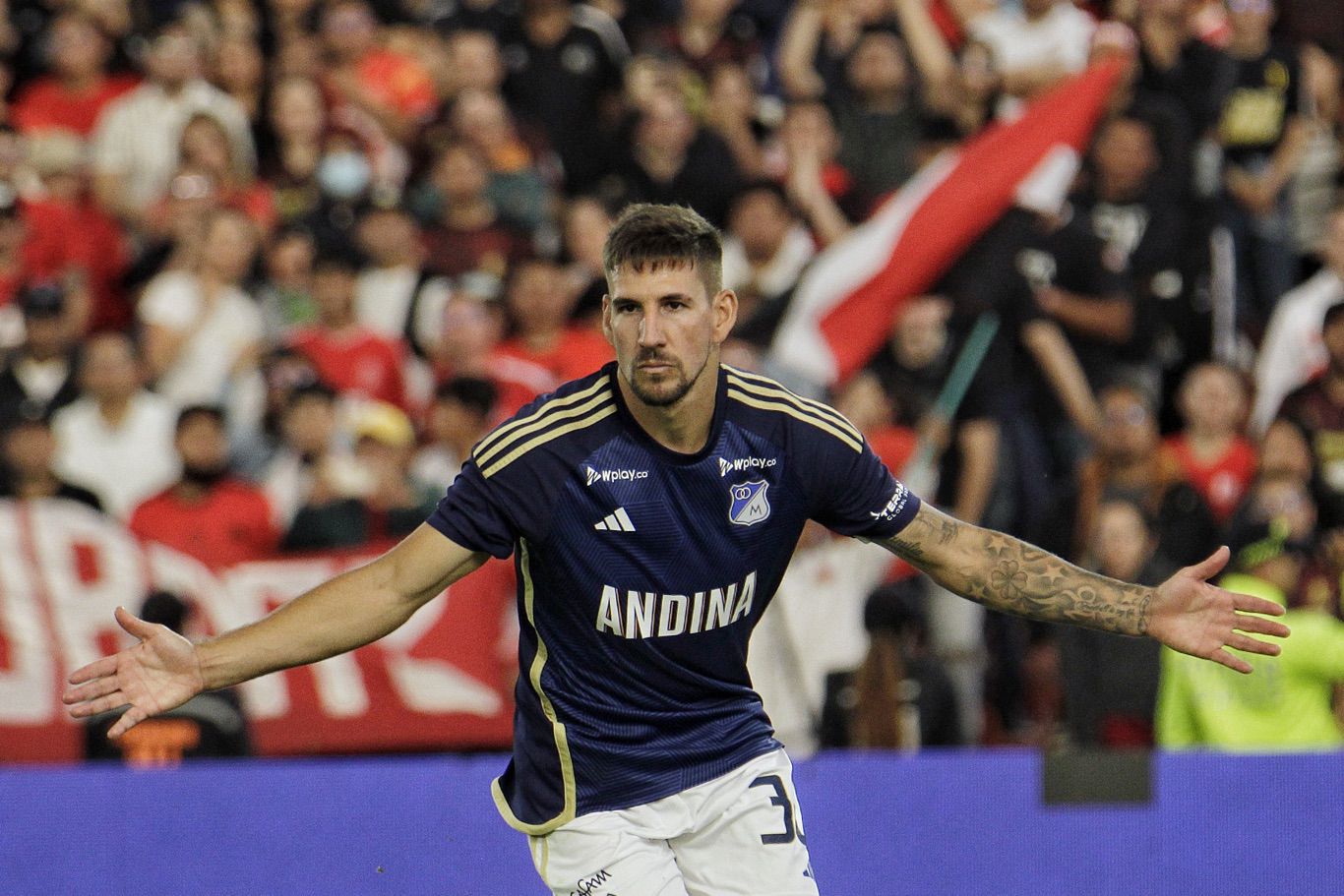 Millonarios enfrenta a América en partido amistoso de la pretemporada Serie Colombia 2025 en el estadio Nemesio Camacho El Campin. Camila Díaz - RCN Radio