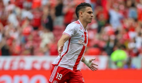 Rafael Santos Borré marcó doblete en Inter de Porto Alegre