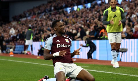Jhon Jáder Durán celebra gol en el Aston Villa