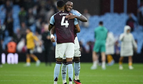 Jhon Jáder Durán con el Aston Villa