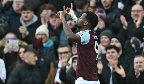 Jhon Jáder Durán con el Aston Villa