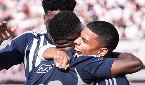 Junior en el partido de pretemporada contra Sport Boys