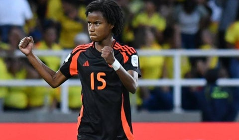 Karla Torres nueva jugadora del Leicester City