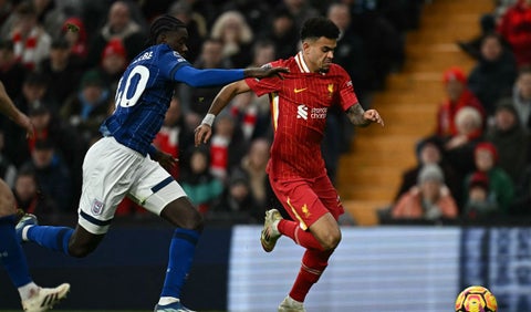 Luis Díaz en partido de Premier