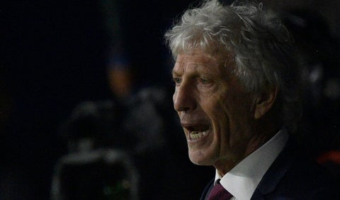 José Néstor Pékerman en banquillo