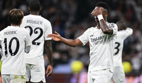Vinícius Júnior celebra su segundo gol en la goleada del Real Madrid vs Salzburgo
