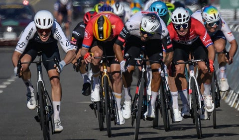 Ciclistas en el Alula Tour 2025