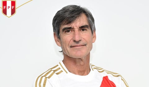 Óscar Ibáñez con Perú