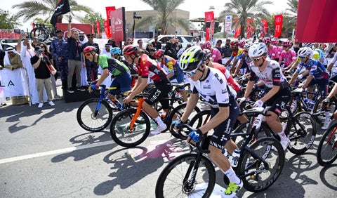 Ciclistas en el UAE Tour 2025