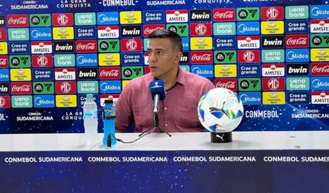 César Farías, técnico venezolano