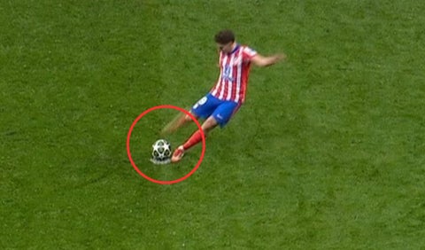 Penal anulado de Julián Álvarez en la Champions League