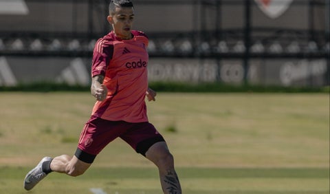 Kevin Castaño en el entrenamiento de River Plate