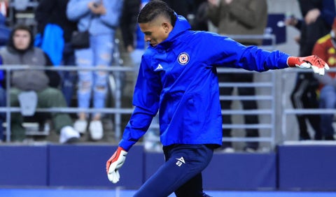 Kevin Mier con Cruz Azul antes del partido vs Seattle Sounders