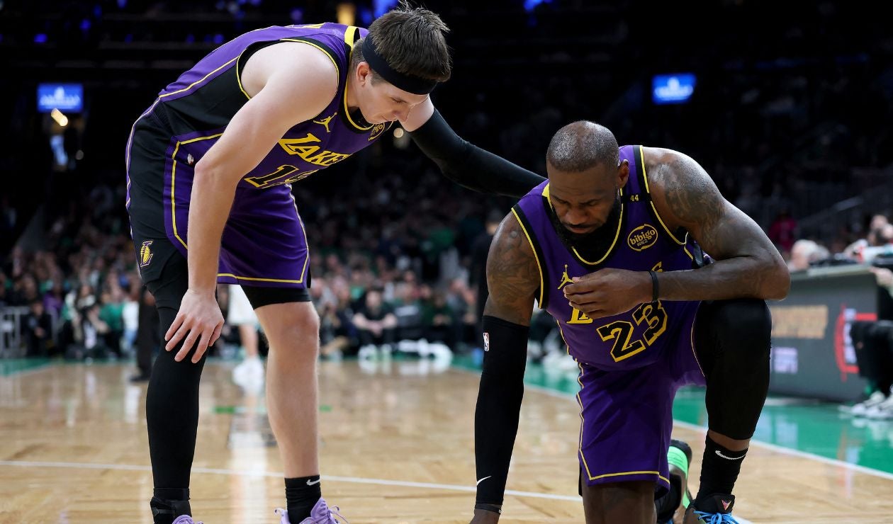 LeBron James sale lesionado en la derrota de Lakers