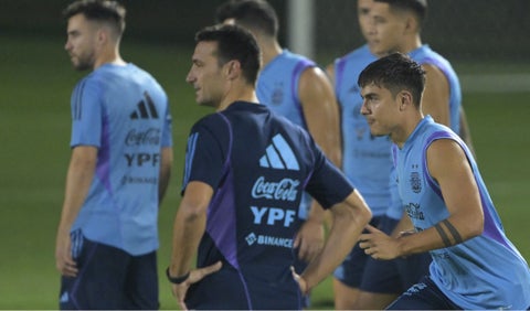 Lionel Scaloni reacciona a la lesión de Paulo Dybala