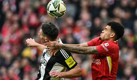 Luis Díaz en la final de la Carabao Cup vs Newcastle United