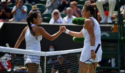 Partido de tenis femenino en Wimbledon - 2021