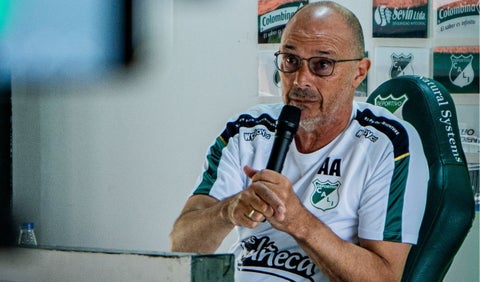 Alfredo Arias, entrenador uruguayo de fútbol