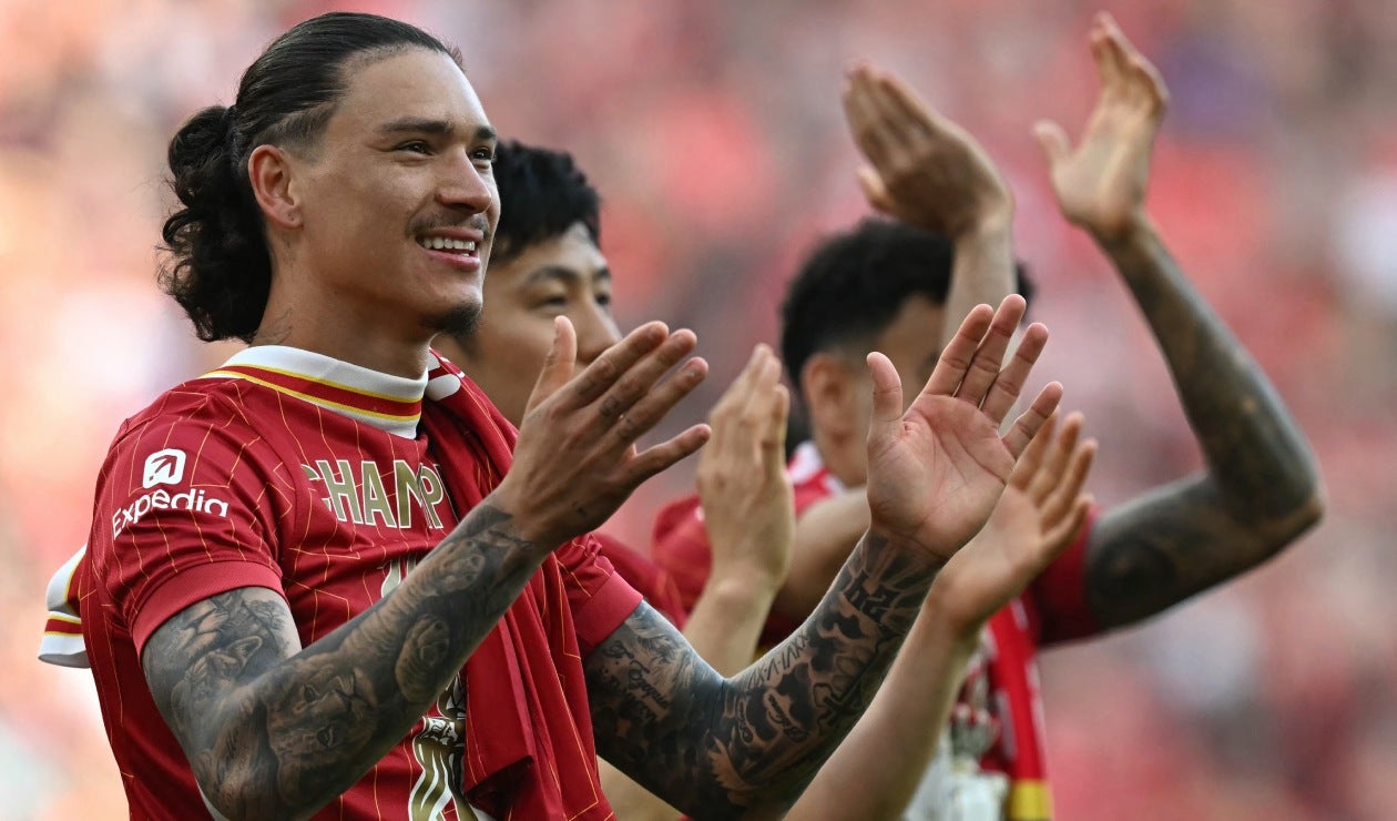 Darwin Núñez celebra el título con Liverpool