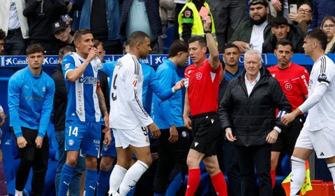 Explusión de Mbappé en partido entre Real Madrid y Alavés