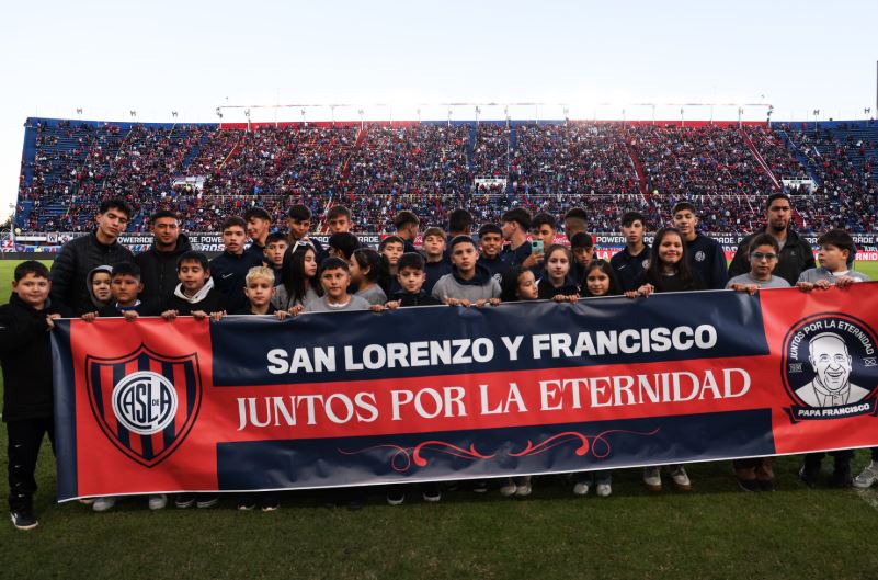 Homenaje de San Lorenzo al Papa Francisco
