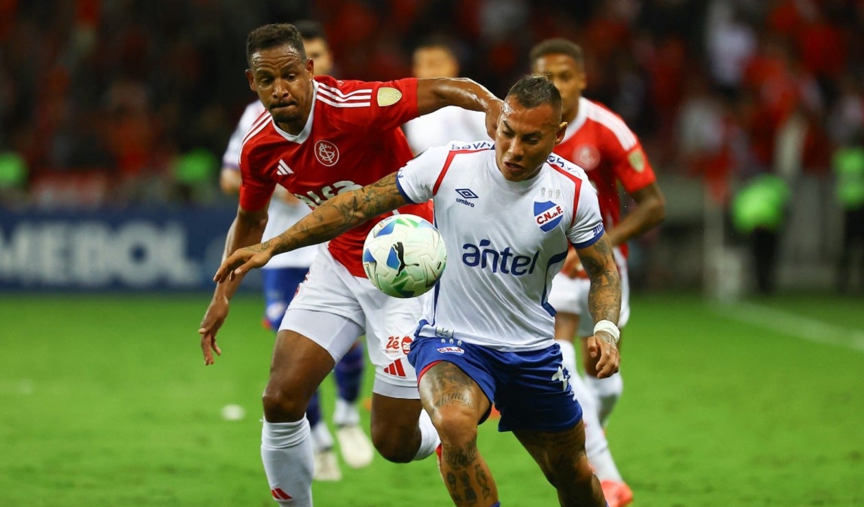 Internacional de Porto Alegre y Nacional (U) en duelo por Copa Libertadores 2025