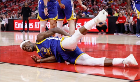 Jimmy Buttler sufrió fuerte golpe en los playoffs de la NBA con Golden State