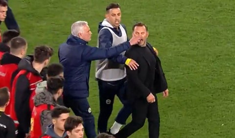 La pelea de Mourinho en Fenerbahce vs Galatasaray