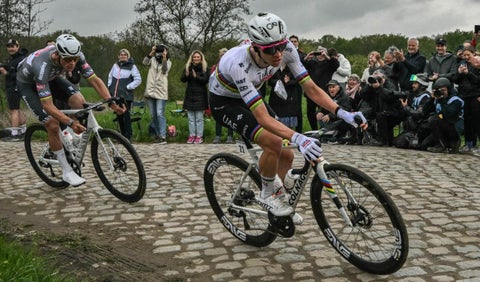 Pogacar y Van Der Poel, ciclistas
