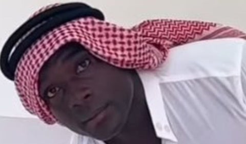 Segundo Castillo estrena outfit para las elecciones presidenciales en Ecuador