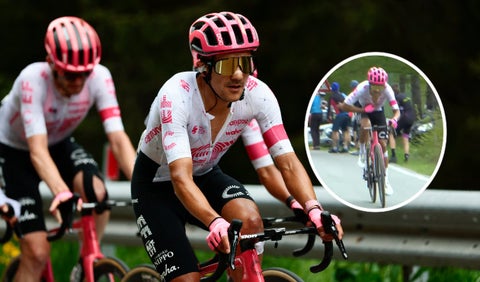 Ataque de Richard Carapaz en la etapa 17 del Giro de Italia