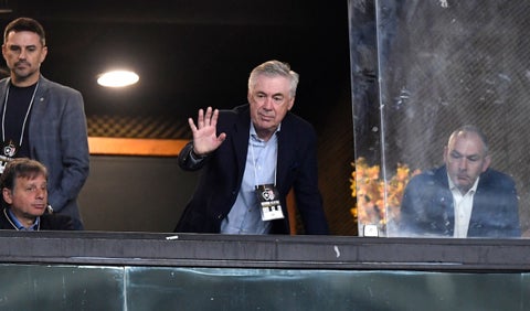 Carlo Ancelotti en la Copa Libertadores viendo Botafogo vs U de Chile