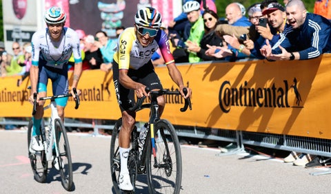 Egan Bernal en la etapa 16 del Giro de Italia 2025