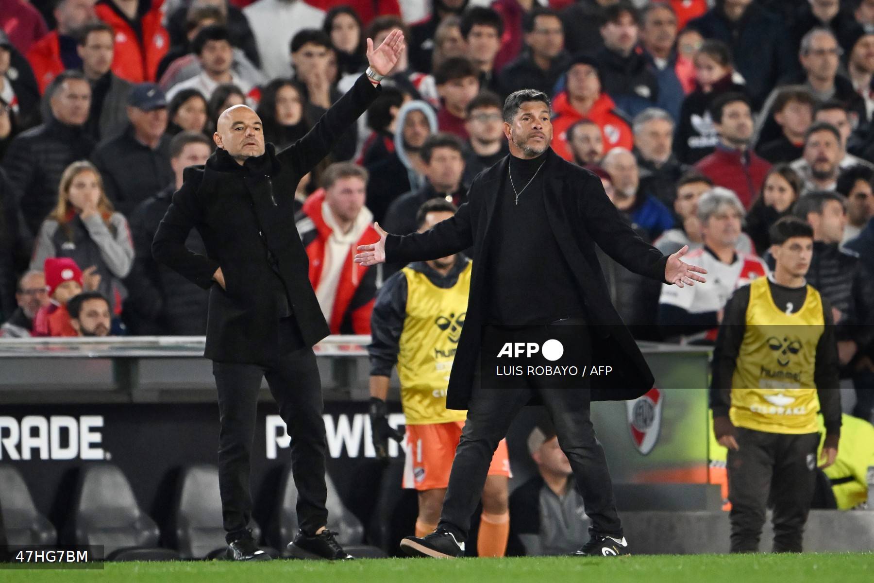 Favio Orsi (Izq.) y su asistente técnico Sergio Gómez (Der.)