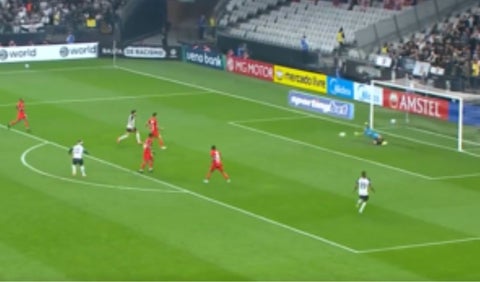 Depay abre el marcador en el partido de América y Corinthians