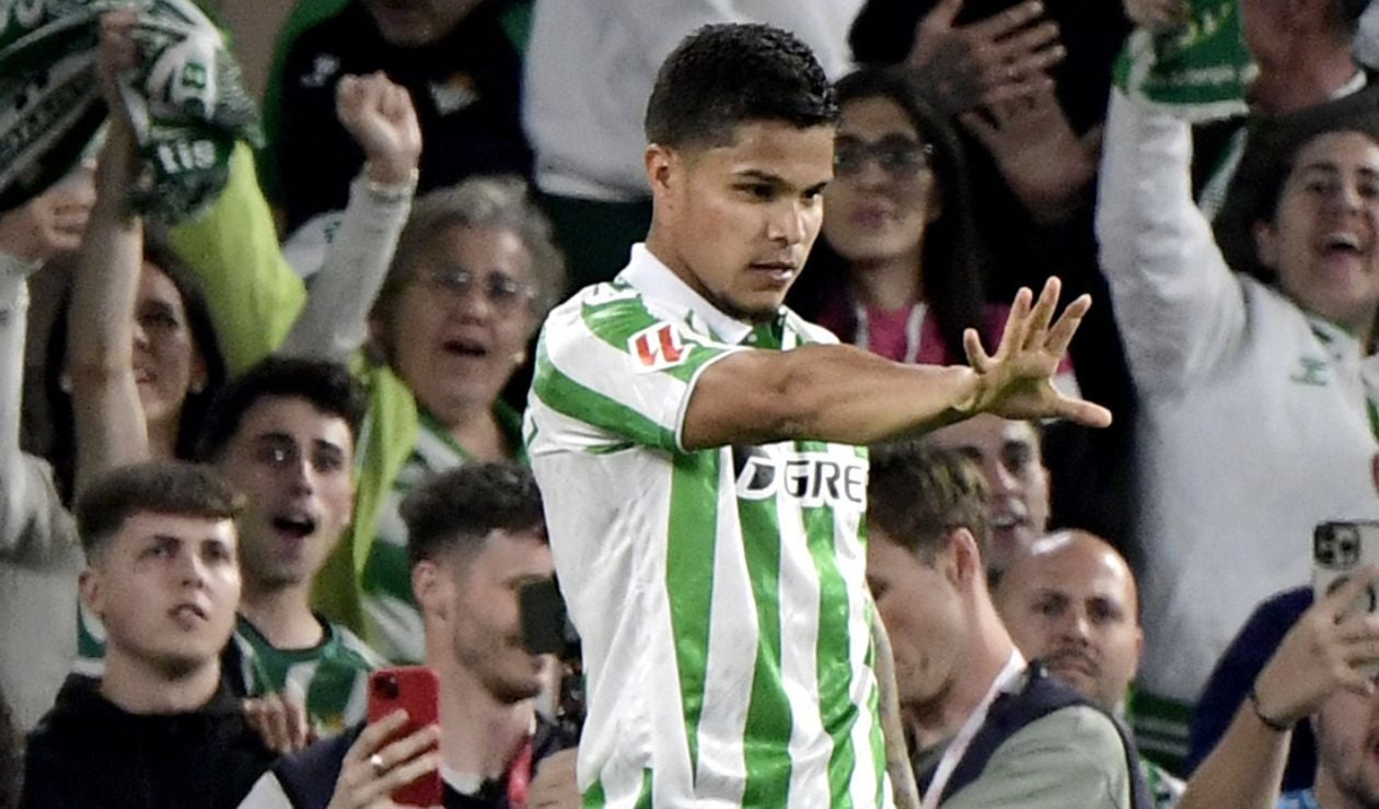 La razón por la que Juan Camilo Hernández no jugó la final de la Conference League