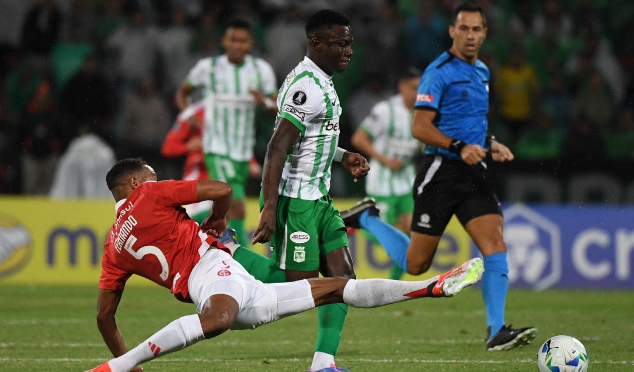 Marino Hinestroza en Atlético Nacional vs Inter de Porto Alegre