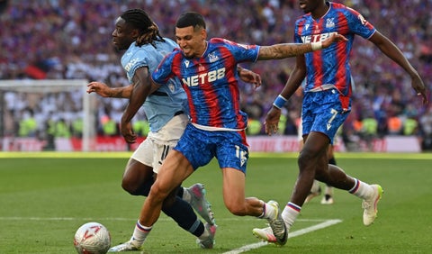 Daniel Muñoz, campeón de la FA Cup