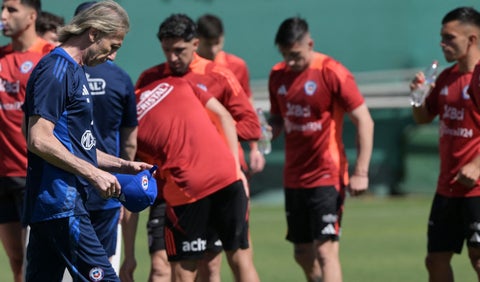 Ricardo Gareca director técnico de la selección de Chile en la práctica de Eliminatorias