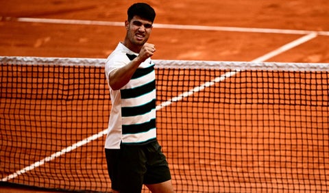 Carlos Alcaraz avanza a cuartos de final de Roland Garros