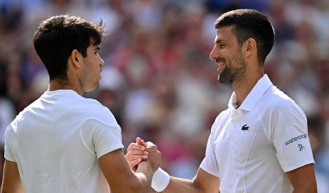 Carlos Alcaraz y Novak Djokovic, tenistas