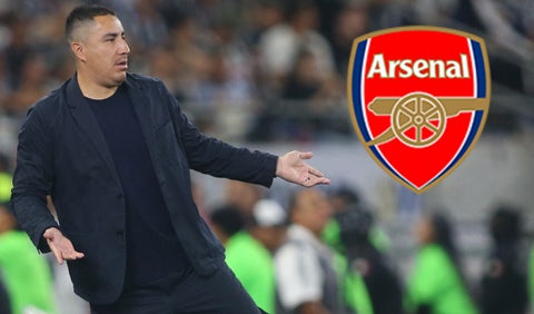 Efraín Juárez fichó a leyenda del Arsenal