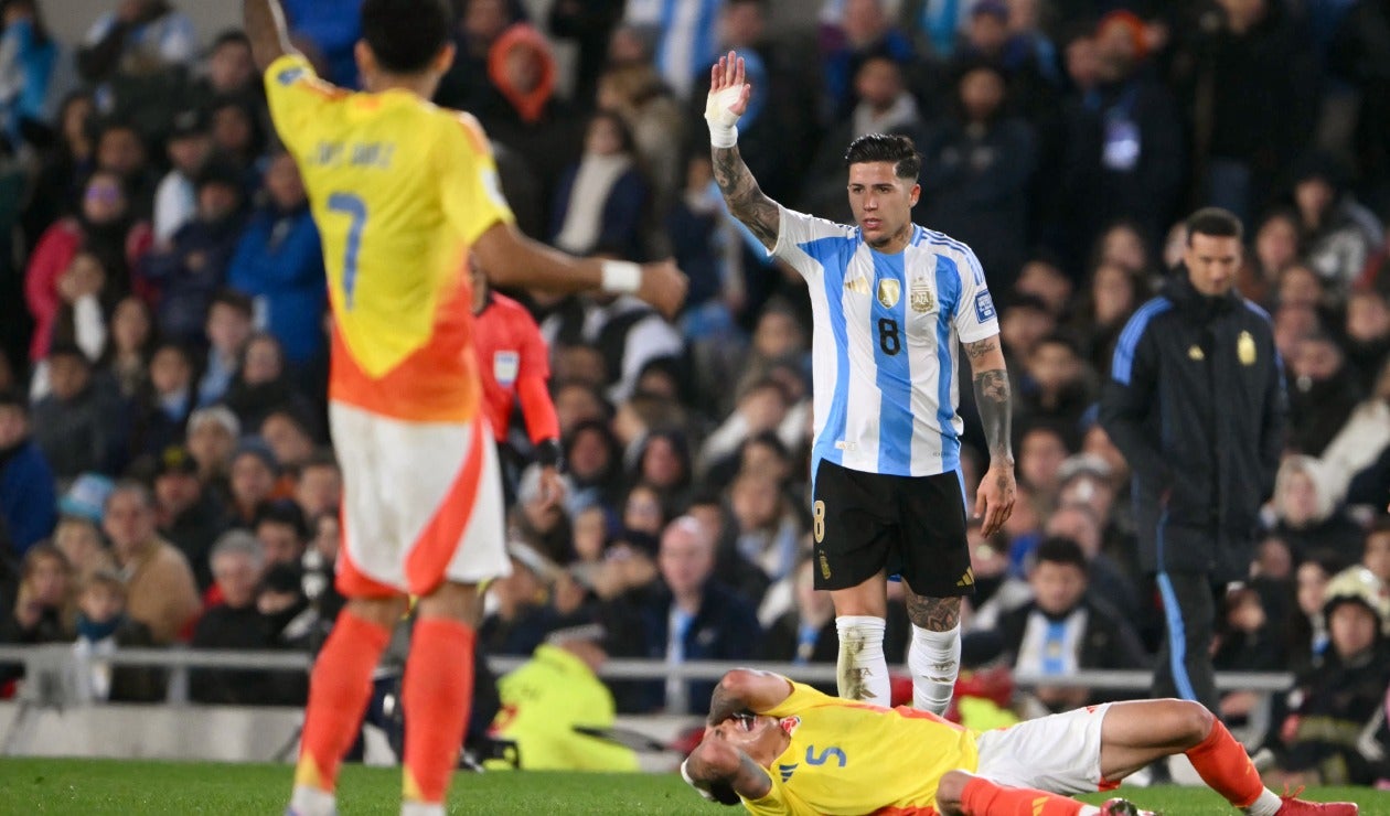 Enzo Fernández y Kevin Castaño en el Argentina vs Colombia